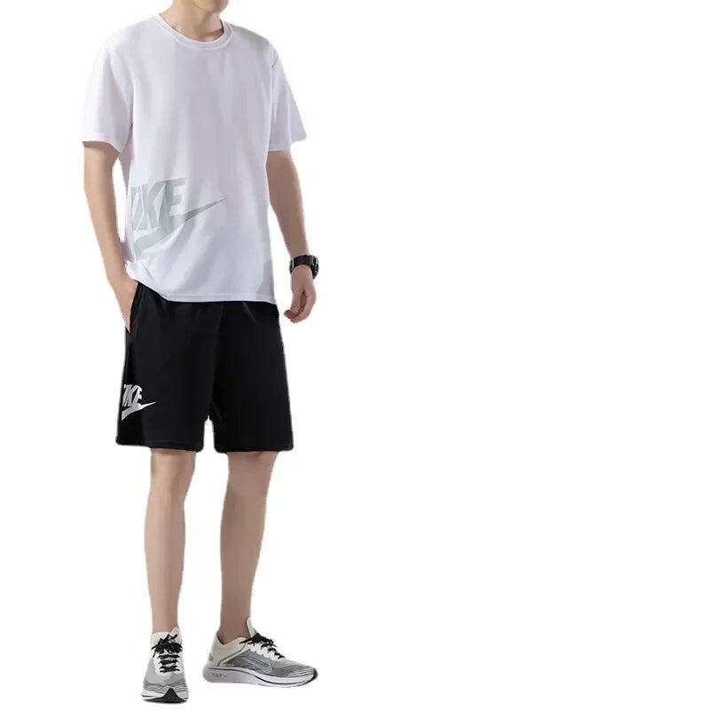 https://ae01.alicdn.com/kf/S9f5bd829a6ef4466b86f97d3ea0353bav/Conjunto-de-camisetas-e-shorts-masculinos-de-luxo-camisa-de-manga-curta-roupa-esportiva-casual-para.jpg